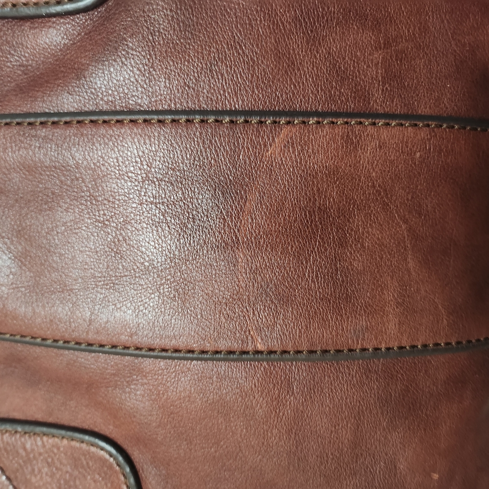 Fossil Burgundy Leather Shoulder Bag with Gold Hardware - Picture 4 of 7